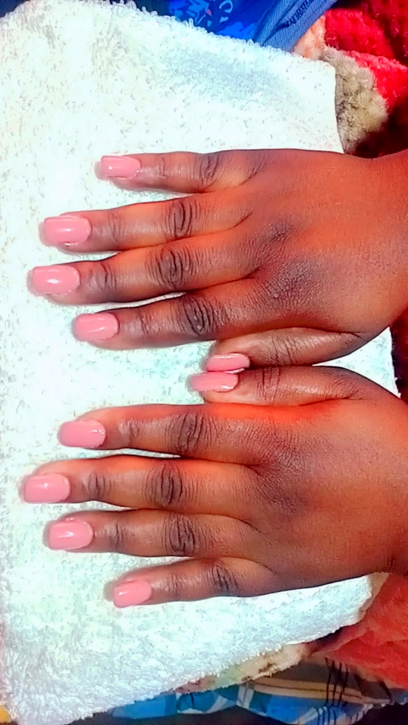 Bun-Bun Hair Salon manicure